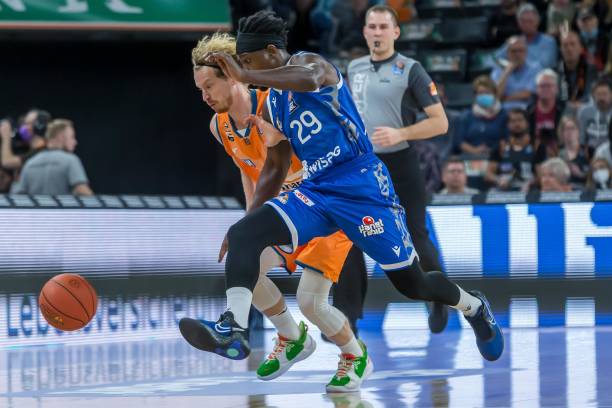 尤为突出 尤为突出